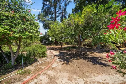 17439 Donmetz, Granada Hills, CA 91344 - Photo 47