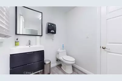 6851 Foothill Boulevard, Tujunga, CA 91042 - Photo 21