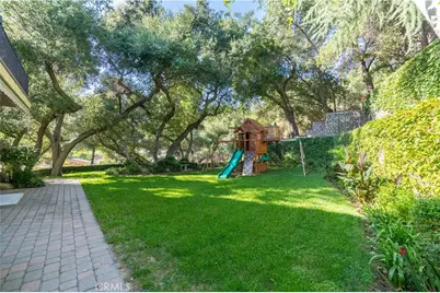 375 Berkshire Avenue, La Canada Flintridge, CA 91011 - Photo 67