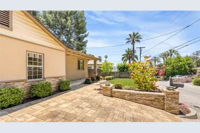 1232 E Elmwood Avenue, Burbank, CA 91501 - Photo 1