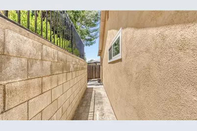 1232 E Elmwood Avenue, Burbank, CA 91501 - Photo 43