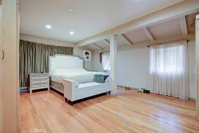 7792 Shadyspring, Burbank, CA 91504 - Photo 11