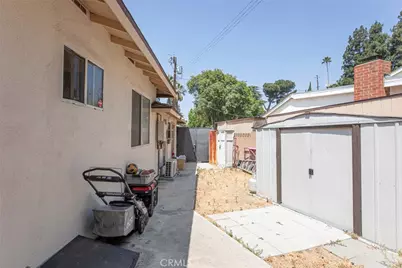 7792 Shadyspring, Burbank, CA 91504 - Photo 39