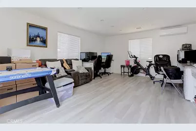 7792 Shadyspring, Burbank, CA 91504 - Photo 35