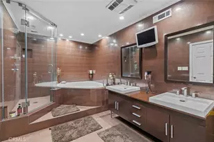 7764 Via Capri, Burbank, CA 91504 - Photo 43