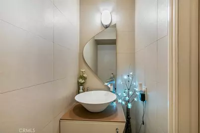 7764 Via Capri, Burbank, CA 91504 - Photo 23