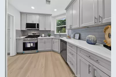 210 N Naomi Street, Burbank, CA 91505 - Photo 9