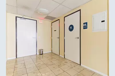 11124 Burbank Boulevard #101, North Hollywood, CA 91601 - Photo 13