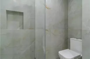 902 E Walnut Ave, Burbank, CA 91501 - Photo 15