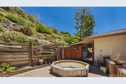 11246 Denivelle Place, Tujunga, CA 91042 - Photo 39