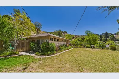 11246 Denivelle Place, Tujunga, CA 91042 - Photo 9
