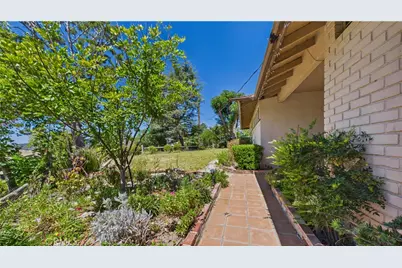 11246 Denivelle Place, Tujunga, CA 91042 - Photo 11