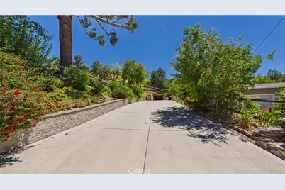 11246 Denivelle Place, Tujunga, CA 91042 - Photo 5