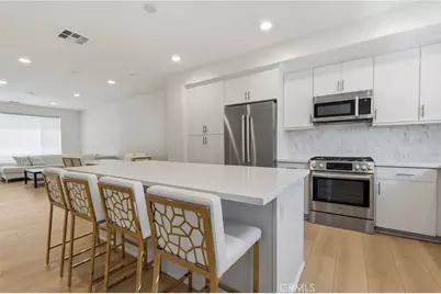13107 W Lumina Way, Los Angeles, CA 91401 - Photo 19