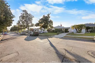 1207 Graynold, Glendale, CA 91202 - Photo 57