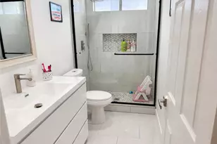 7810 Vanalden, Reseda, CA 91335 - Photo 39
