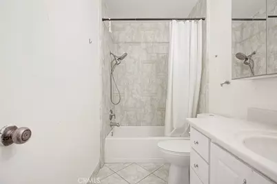 7759 Via Capri, Burbank, CA 91504 - Photo 35