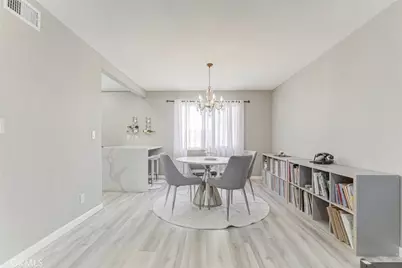 7759 Via Capri, Burbank, CA 91504 - Photo 9