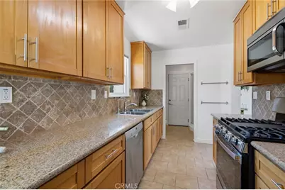 6937 Zelzah Avenue, Reseda, CA 91335 - Photo 13