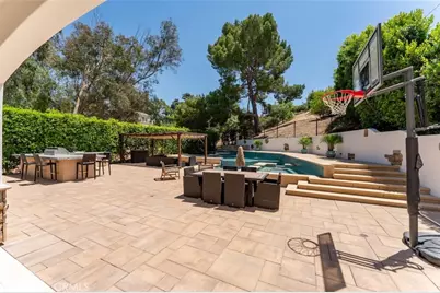 8808 Yates Street, Sunland, CA 91040 - Photo 17