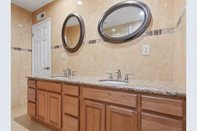 7044 Mammoth Avenue, Van Nuys, CA 91405 - Photo 11