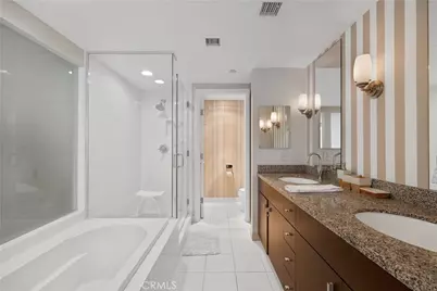 1100 Wilshire Boulevard #1707, Los Angeles, CA 90017 - Photo 23