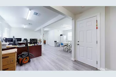 6851 Foothill Boulevard, Tujunga, CA 91042 - Photo 3
