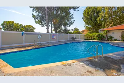9512 Via Venezia, Burbank, CA 91504 - Photo 63