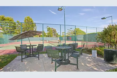 9512 Via Venezia, Burbank, CA 91504 - Photo 65