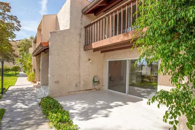 9512 Via Venezia, Burbank, CA 91504 - Photo 3