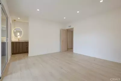9512 Via Venezia, Burbank, CA 91504 - Photo 35
