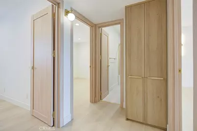 9512 Via Venezia, Burbank, CA 91504 - Photo 29