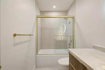 9512 Via Venezia, Burbank, CA 91504 - Photo 31