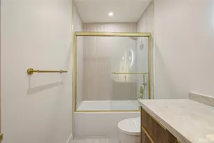 9512 Via Venezia, Burbank, CA 91504 - Photo 31