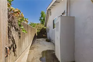 7838 Ellenbogen St, Sunland, CA 91040 - Photo 35