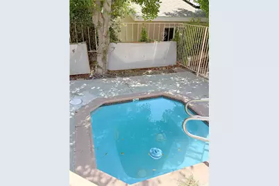 8744 Darby Avenue #14, Northridge, CA 91325 - Photo 5