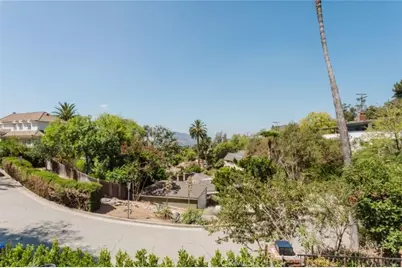 401 Brockmont Drive, Glendale, CA 91202 - Photo 3