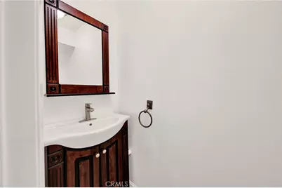 9745 Via Roma, Burbank, CA 91504 - Photo 7