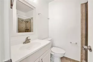 9745 Via Roma, Burbank, CA 91504 - Photo 15