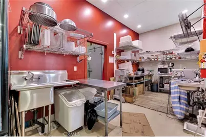 13661 Vanowen Street, Van Nuys, CA 91405 - Photo 23