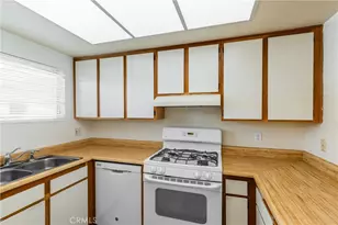 2915 Montrose Ave, Glendale, CA 91214 - Photo 13