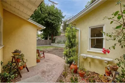 3213 Park Vista Drive, Glendale, CA 91214 - Photo 21