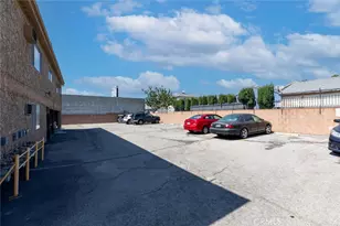 11341 Victory Blvd, North Hollywood, CA 91606 - Photo 13