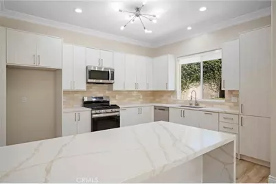 10508 Fernglen Avenue, Tujunga, CA 91042 - Photo 9
