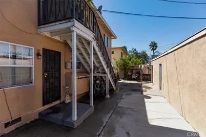 11153 Sherman, Los Angeles, CA 91352 - Photo 7