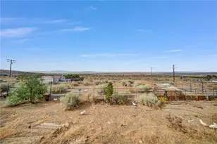 10392 Cima Mesa Rd, Juniper Hills, CA 93543 - Photo 21