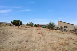 10392 Cima Mesa Rd, Juniper Hills, CA 93543 - Photo 7