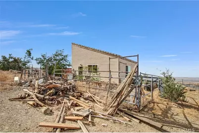 10392 Cima Mesa Road, Juniper Hills, CA 93543 - Photo 13