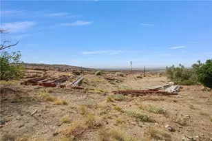 10392 Cima Mesa Rd, Juniper Hills, CA 93543 - Photo 11