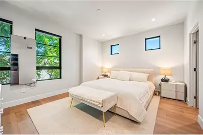 10612 Bloomfield Street, Toluca Lake, CA 91602 - Photo 23